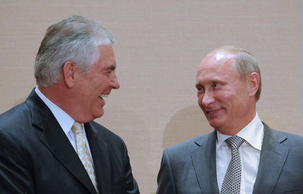USA: Rex Tillerson musi odpowiedzieć na pytania o związki z Władimirem Putinem