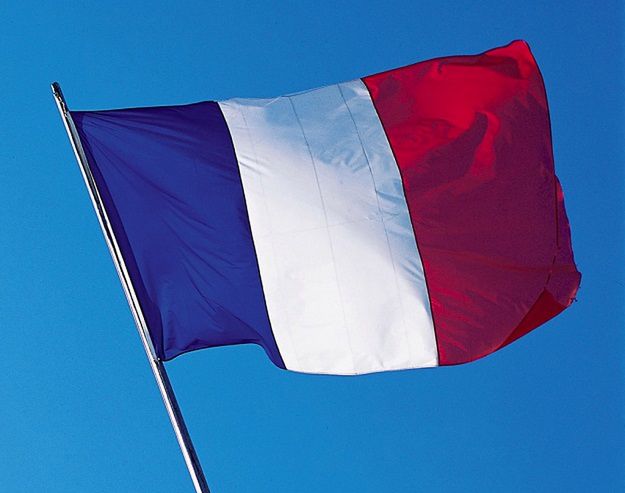 Francja. Maleje różnica między Fillonem, Le Pen i Macronem