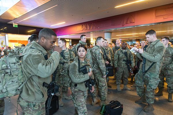 Ok. 300 amerykańskich żołnierzy wylądowało w nocy na lotnisku w Poznaniu