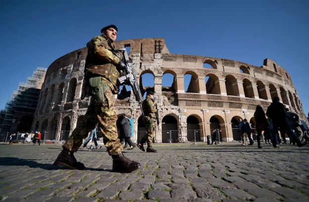 Ponad siedem tysięcy żołnierzy na ulicach włoskich miast. Operacja przeciwdziałania zamachom terrorystycznym