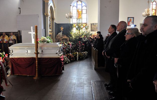 Odbyły się uroczystości pogrzebowe Łukasza Urbana. Bp Henryk Wejman: tworzył siebie służąc drugiemu człowiekowi