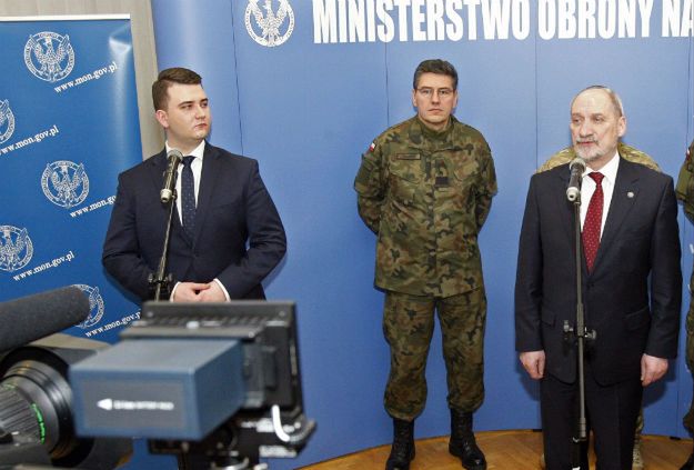 Bartłomiej Misiewicz bawił się w klubie w Białymstoku: chcesz być ministrem obrony terytorialnej?