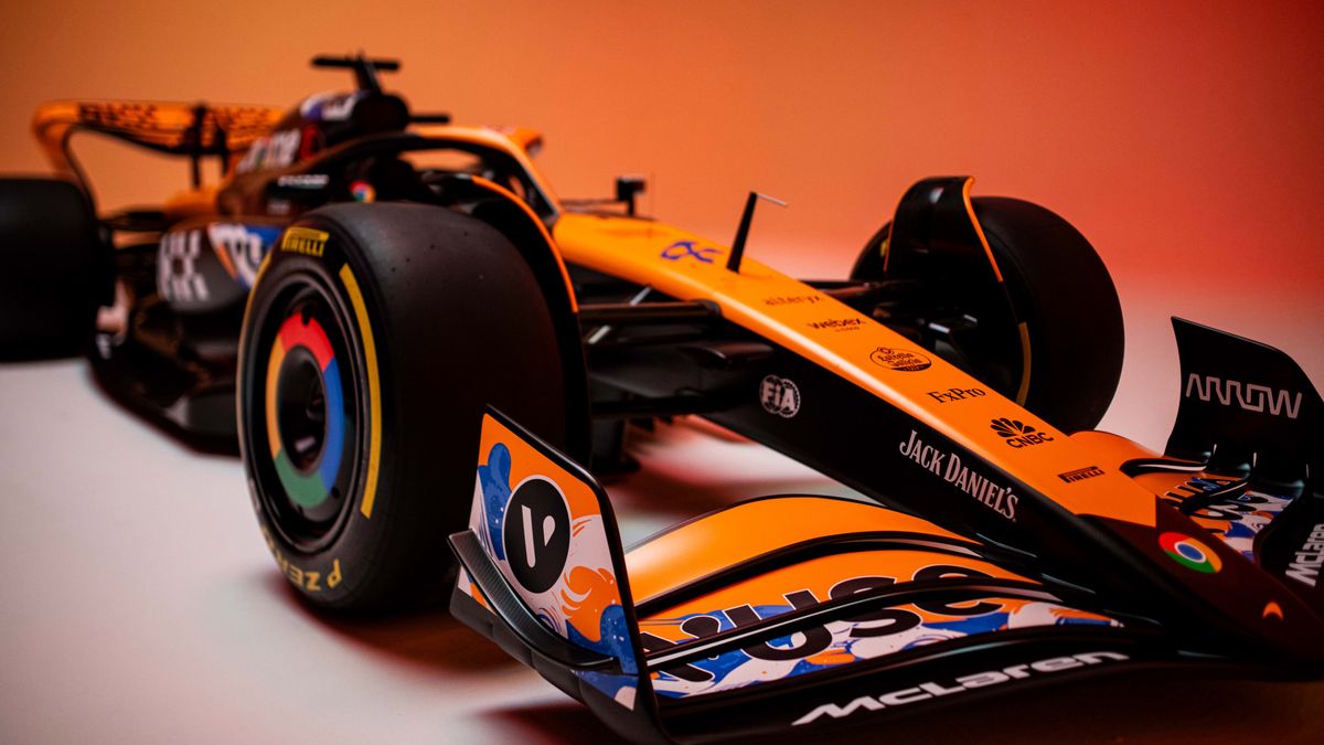 malowanie McLarena na GP Japonii
