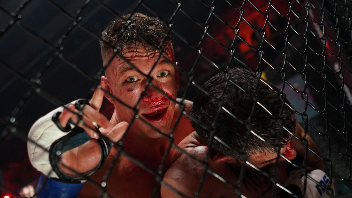 Materiały prasowe / KSW FOTO / Na zdjęciu: Sebastian Przybysz w końcówce walki z Antunem Raciciem