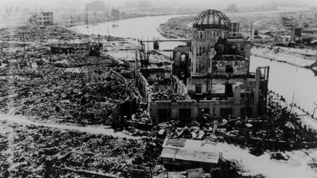 Zdjęcie przedstawiające zniszczenia po eksplozji bomby atomowej w Hiroszimie