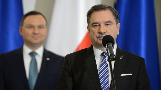 Przewodniczący NSZZ "Solidarność" Piotr Duda, na drugim planie prezydent Andrzej Duda