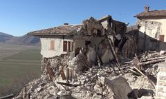 Masowa ewakuacja ludności po trzęsieniu ziemi do hoteli nad morzem