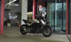 Honda zbudowała motocykl, który się nie przewraca