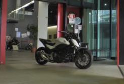 Honda zbudowała motocykl, który się nie przewraca