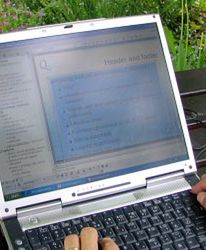 Polscy dyrektorzy uzależniają się od sieci