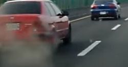 Jak zachować się w razie pęknięcia opony?