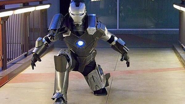 Niesamowita zbroja domowej roboty – War Machine 1