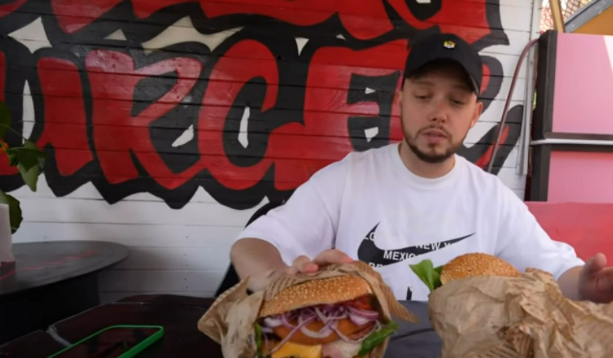 Burger zachwycił twórcę (Youtube)