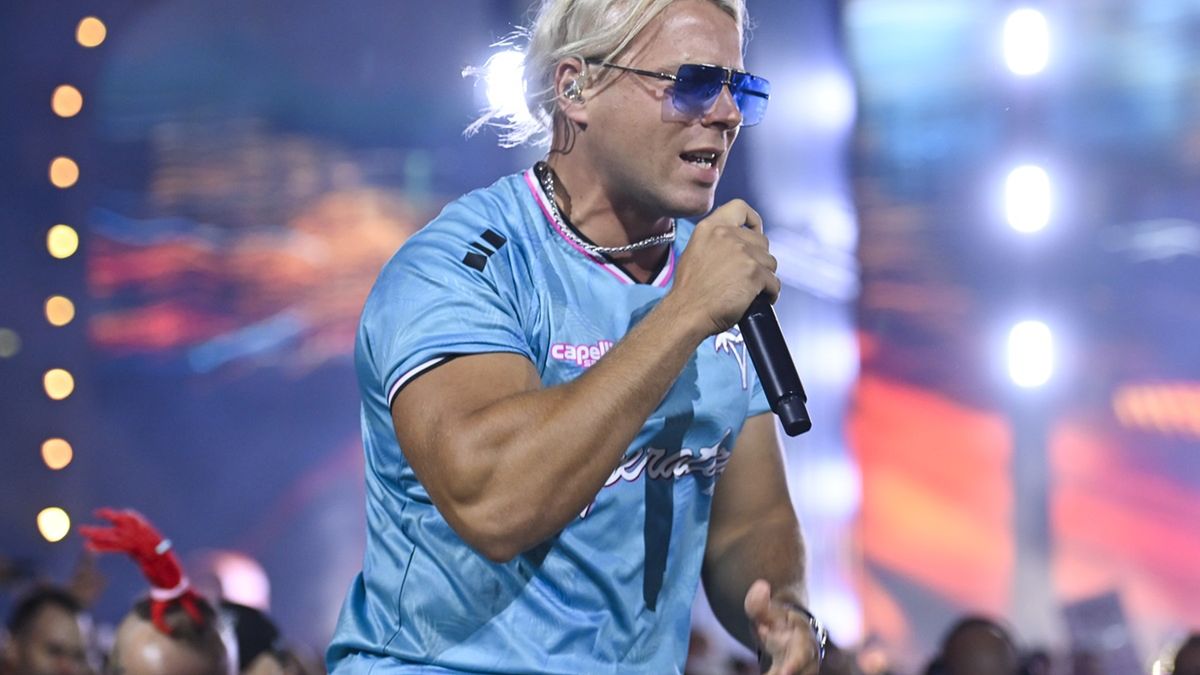 Skolim to jeden z najbardziej popularnych piosenkarzy.