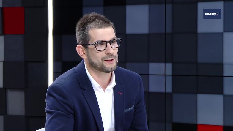 "Money. To się liczy". Czy Polacy porzucają karty na rzecz smartfonów?