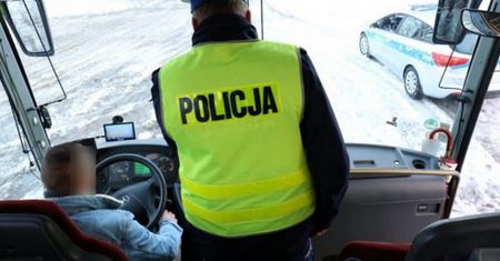 W takim stanie chciał wieźć dzieci. Policja zdążyła zainterweniować