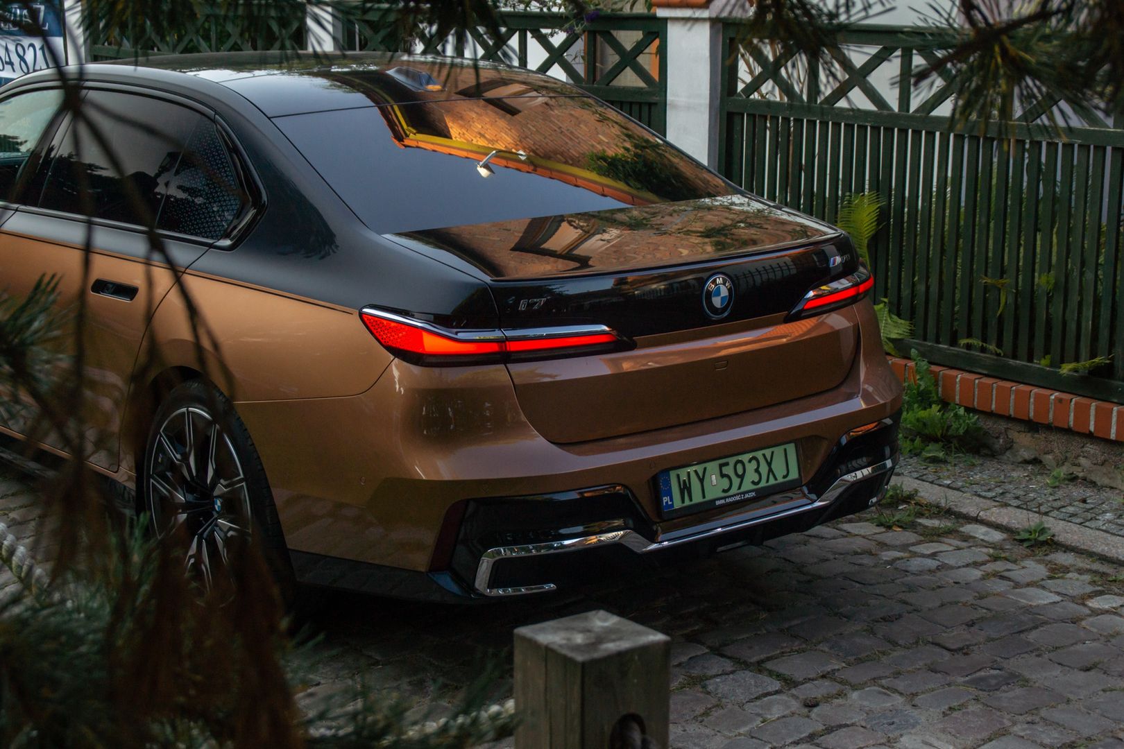 BMW i7 M70