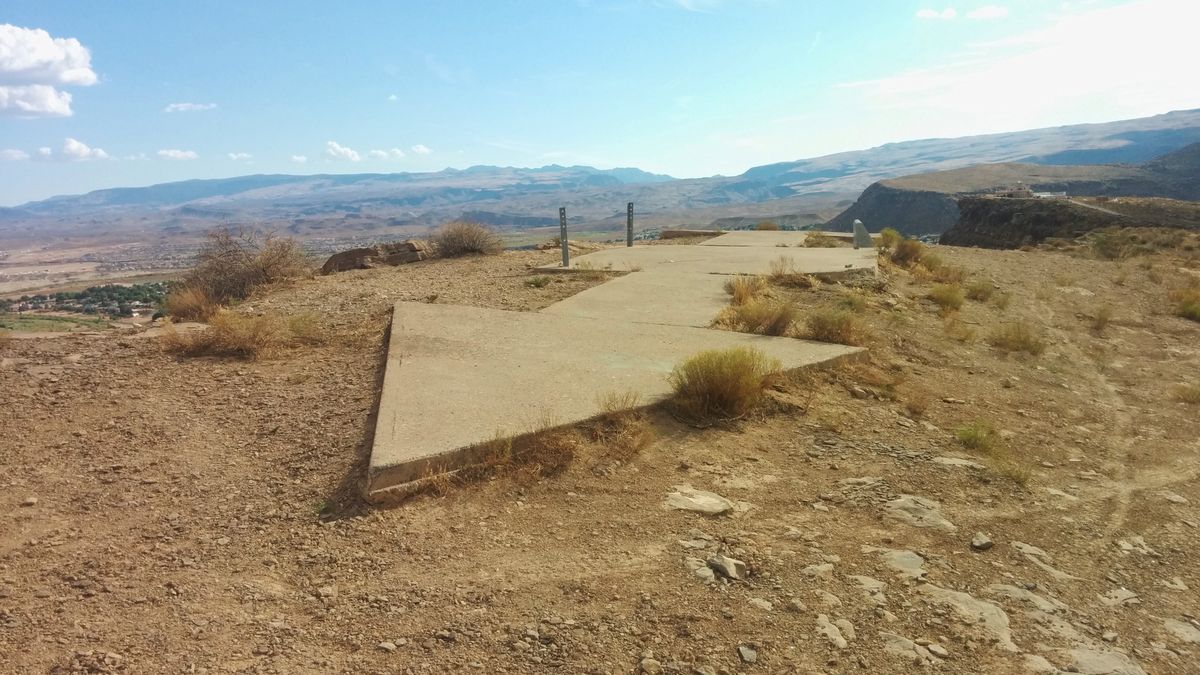 Jedna z zachowanych strzałek Transcontinental Airway System