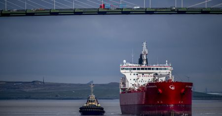 Rosja po cichu buduje "flotę cieni", by ominąć nowe embargo na ropę