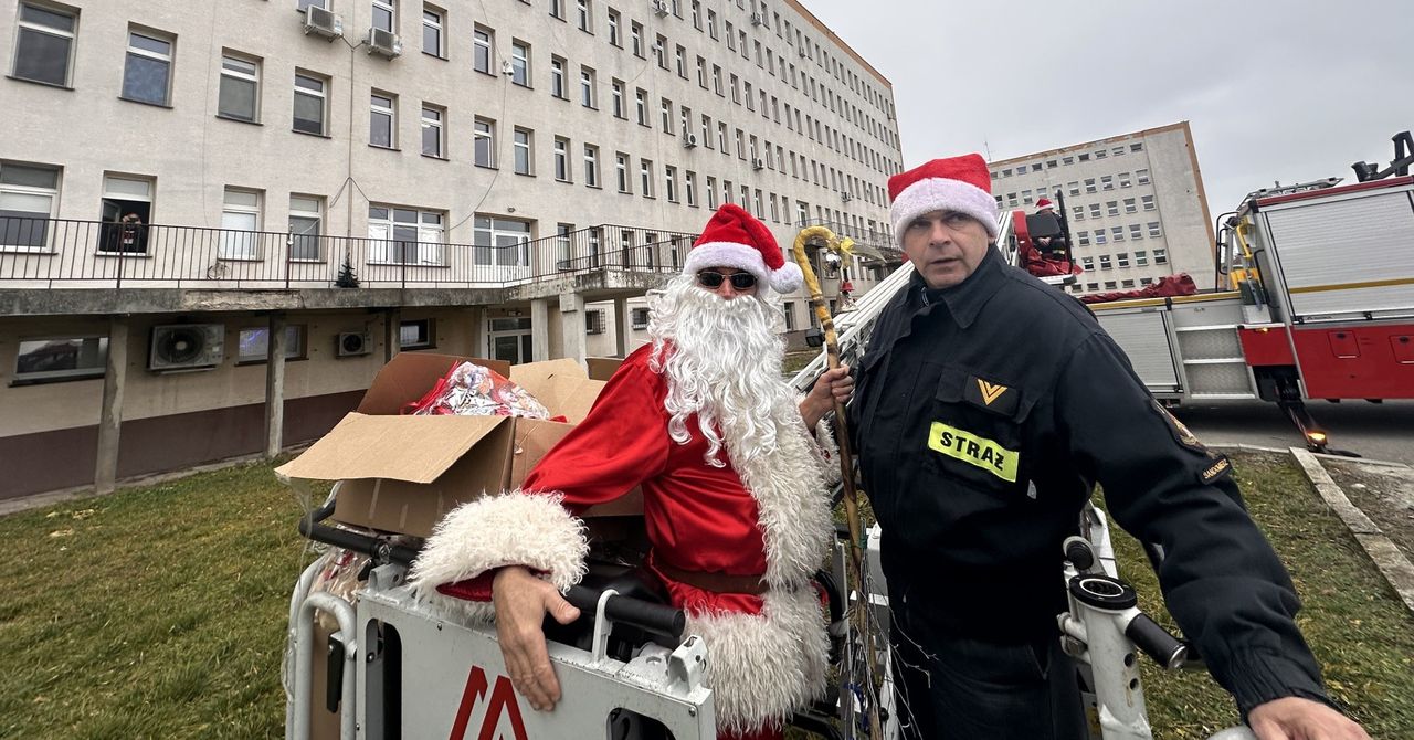 Sandomierz: Nietypowe odwiedziny Mikołajów u małych pacjentów szpitala