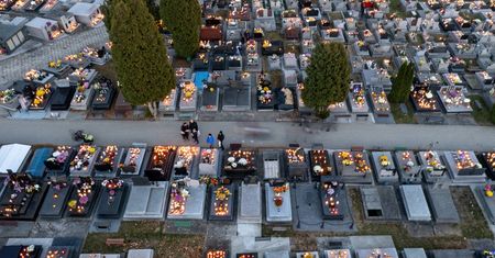 Jak wyczyścić grób przed 1 listopada. Ważna rada na Wszystkich Świętych