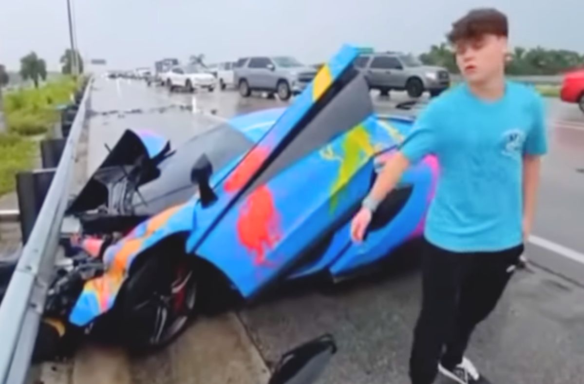 Streamer's supercar crash sparks backlash and kick ban