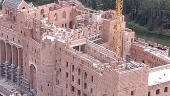 Zamek w Puszczy Noteckiej. Wojewoda sprawdzi budowę