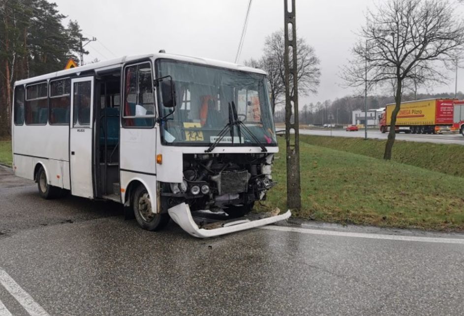 Wypadek autobusu wiozącego dzieci w Małopolsce
