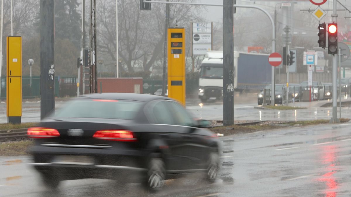 Przybędzie 358 nowych fotoradarów. I to nie koniec - pisze "DGP" 