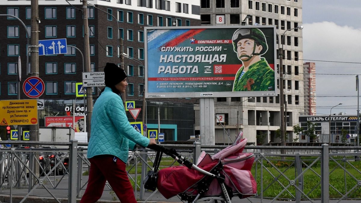 Billboard promujący wstąpienie do rosyjskiej armii (Photo by Olga MALTSEVA / AFP)
OLGA MALTSEVA