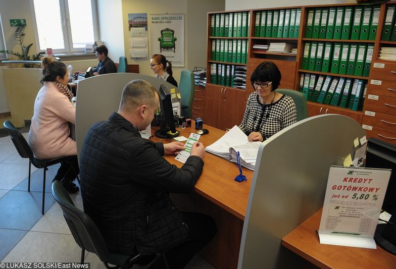 Coraz więcej obcokrajowców korzysta z usług polskich banków