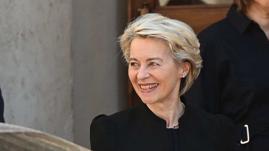 European Commission President Ursula von der Leyen smiles as she leaves after a private audience with the pope, at the San Damaso courtyard in Vatican City, 10 June 2022. EPA/ETTORE FERRARI Dostawca: PAP/EPA.