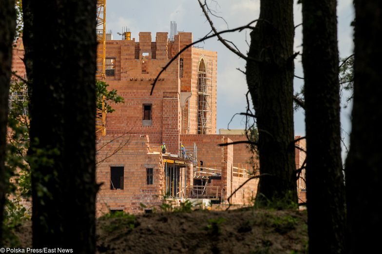 Tak wygląda budowany w Puszczy Noteckiej zamek