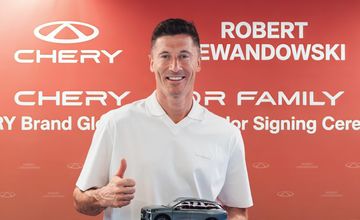 Robert Lewandowski w kolejnych reklamach. Jako ambasador chińskich aut