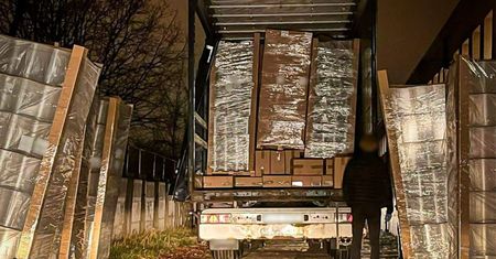 Zajrzeli do naczepy ciężarówki. Wielkie odkrycie służb pod Łodzią