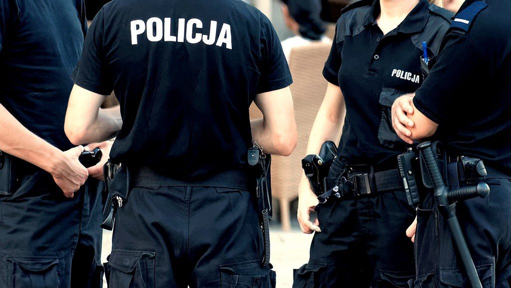 Policjanci zatrzymali mężczyznę, który miał odbyć karę pozbawienia wolności. Ponadto mężczyzna miał przy sobie narkotyki