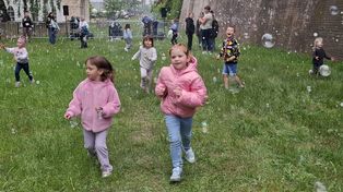 Dzień Dziecka w Starachowicach. Mimo kapryśnej pogody super zabawa w Muzeum Przyrody i Techniki.