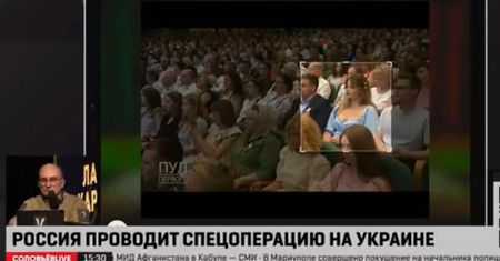 Myślał, że nikt tego nie widzi. Propagandysta zrobił to na antenie