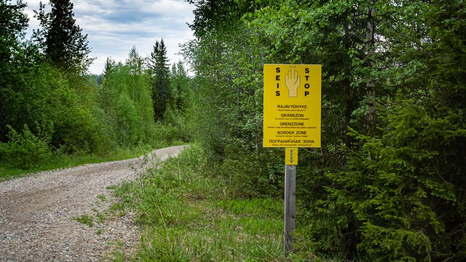 Znak stopu na granicy z Rosją w Finlandii