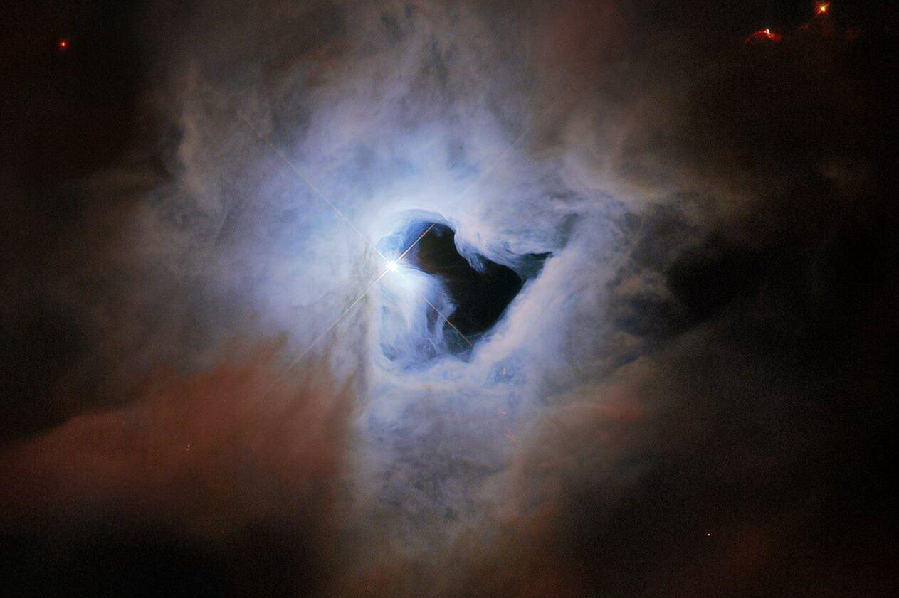 Kosmiczna "dziurka od klucza". Kolejne niesamowite zdjęcie Hubble'a