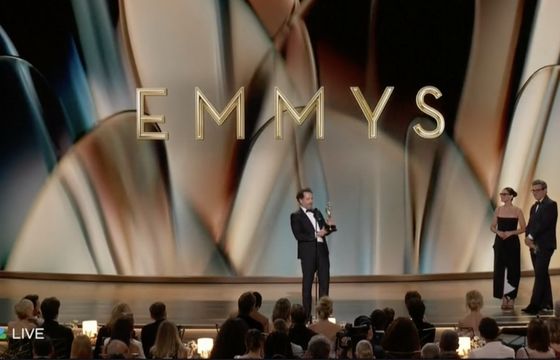 Emmy 2026: triumfują "Wdowia zatoka" i "The Pitt". Statuetka również dla "The Traitors"