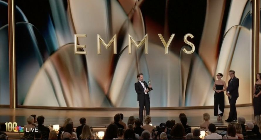 Emmy 2026: triumfują "Wdowia zatoka" i "The Pitt". Statuetka również dla "The Traitors"