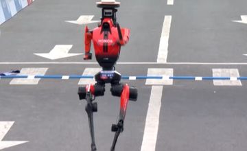 Chiński robot pobił ludzki rekord świata. Wygrał półmaraton