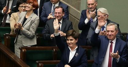 Polska świętuje razem z PiS. "Jak dają, to się bierze, jak biją, to się ucieka" [FELIETON]