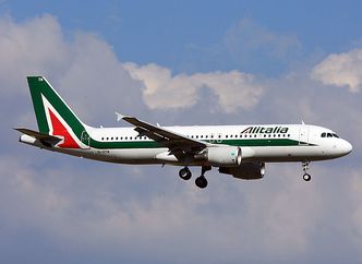 Ryanair i easyJet chcą kupić czołową włoską linię Alitalia