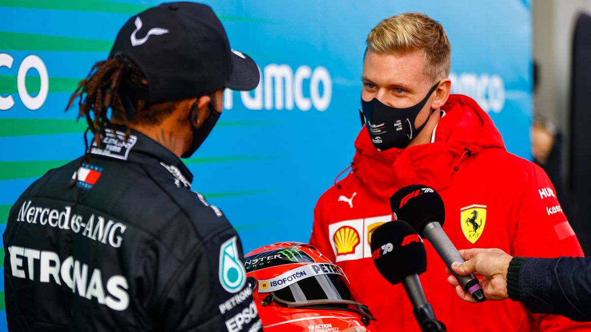 Lewis Hamilton (po lewej) i Mick Schumacher