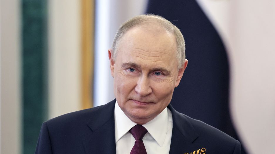 Russian President Vladimir Putin arrives for a meeting with Egypt's president at the Kremlin on Victory Day, in Moscow, Russia, 09 May 2025. Russia marks the 80th anniversary of the victory in World War II over Nazi Germany and its allies. EPA/YURI KOCHETKOV / POOL Dostawca: PAP/EPA.