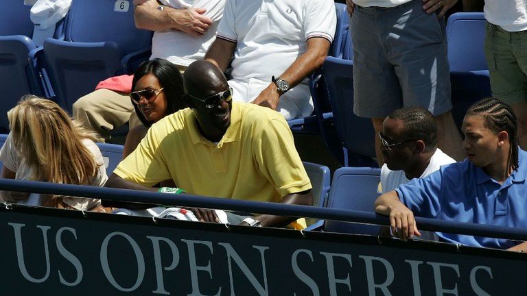 Kevin Garnett i Tyronn Lue wspólnie oglądają mecz tenisowego turnieju US Open