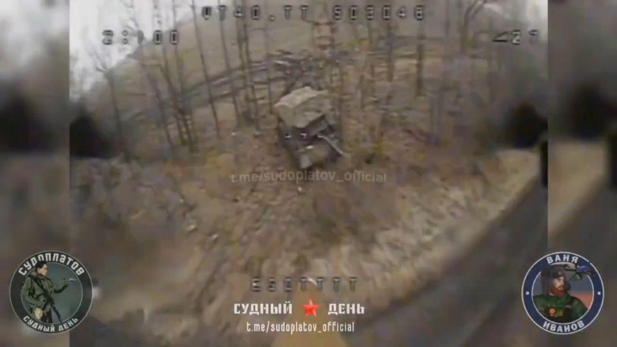 Leopard 1A5 po modyfikacjach trafiony przez tuzin dronów FPV.