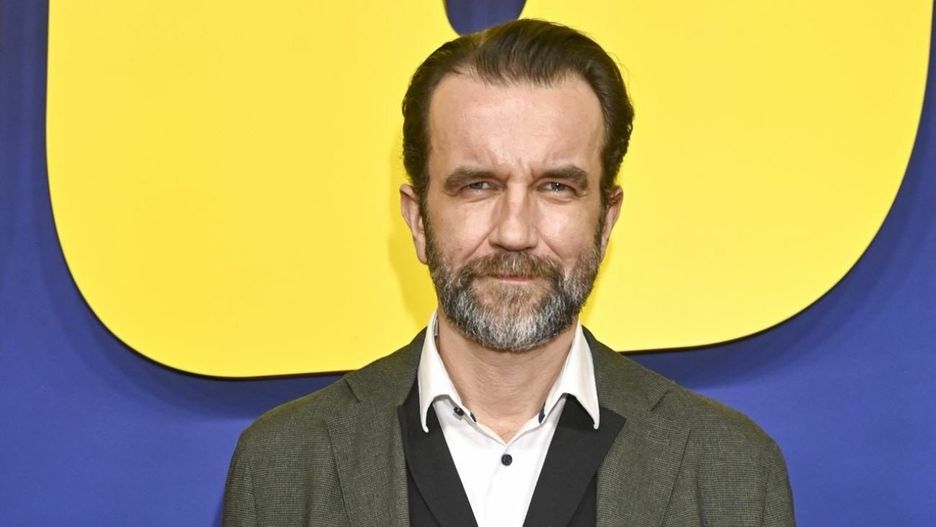 Zajrzyjcie do naszej galerii i zobaczcie zdjęcia Blanki Kot, córki Tomasza Kota &gt;&gt;&gt;Na zdjęciu Tomasz Kot na premierze filmu &#34;100 dni do matury&#34; - premiera filmu. Rok 2025.